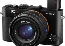 New Sony RX1R II Is A 42 Megapixel Full-Frame Compact Monster