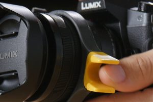 Fingazoom is a Rubber Lens Control Band That Helps You to Pull Focus On the Fly