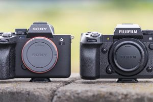 Sony a7 IV vs Fujifilm X-H2S Side-by-Side Comparison