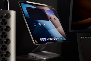 How to Turn Your iPad into a Mac (with the Anker 8-in-1 Hub)